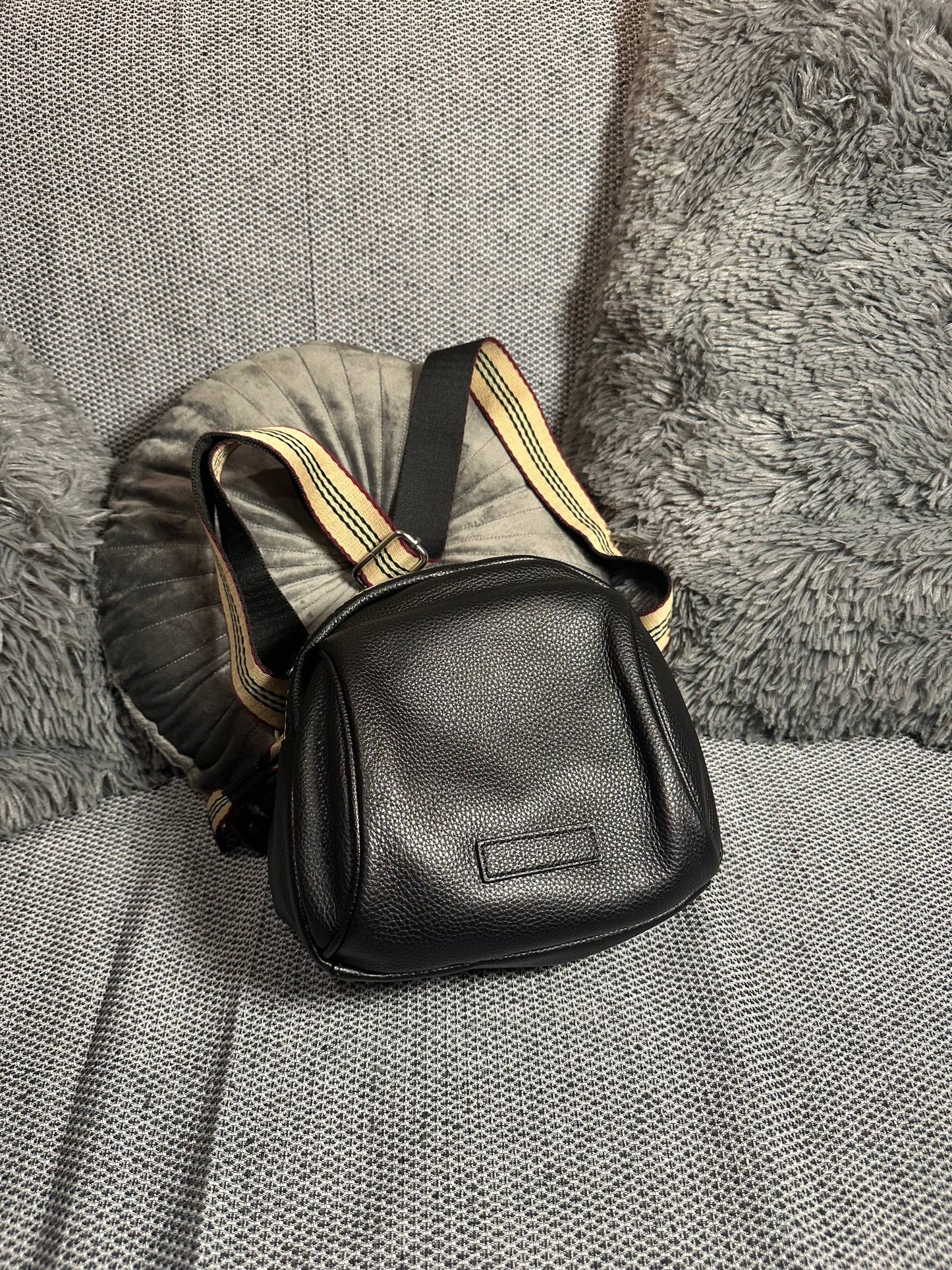 Compact Genuine Leather Bag with Vintage-Style Strap