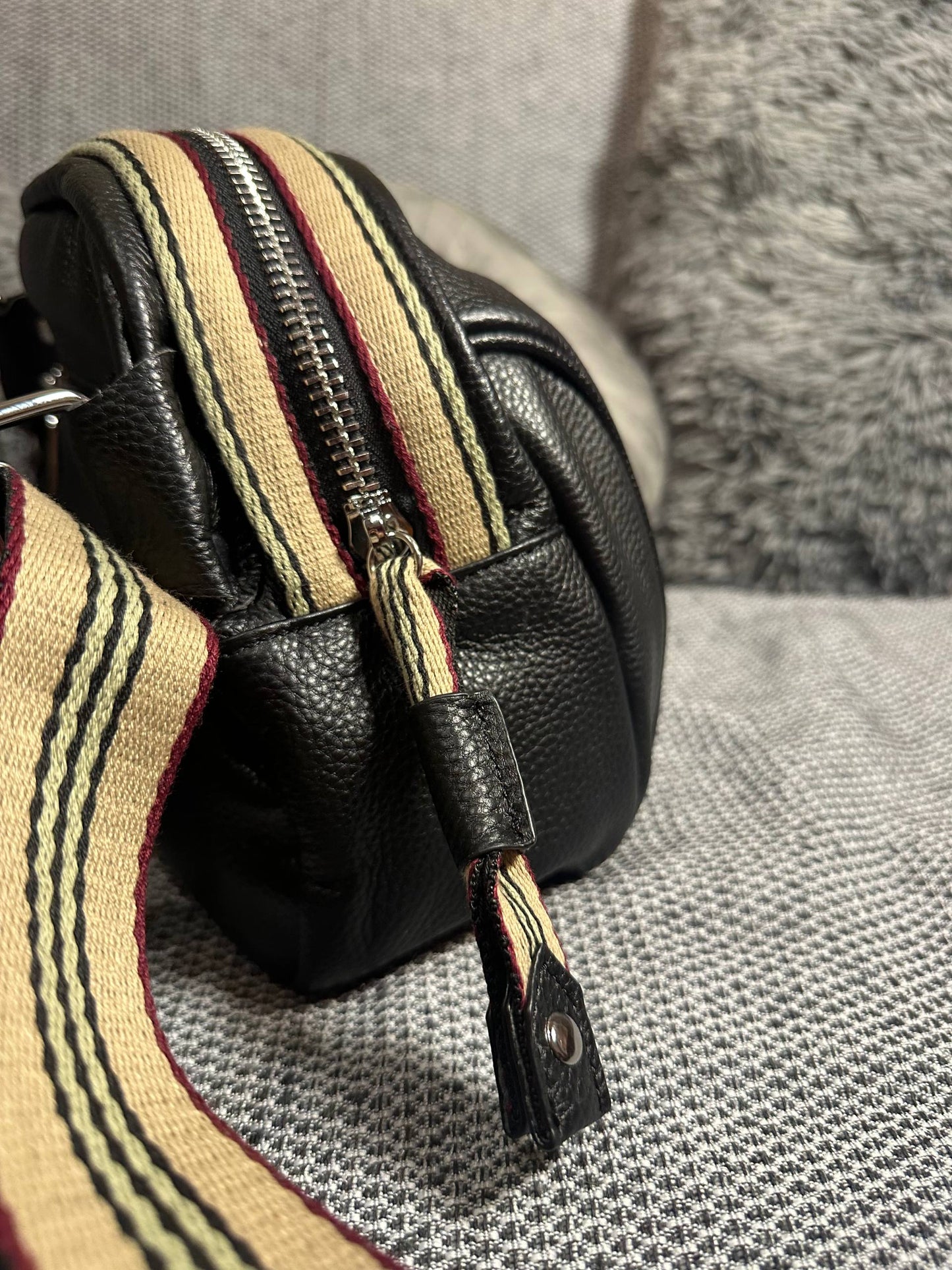 Compact Genuine Leather Bag with Vintage-Style Strap