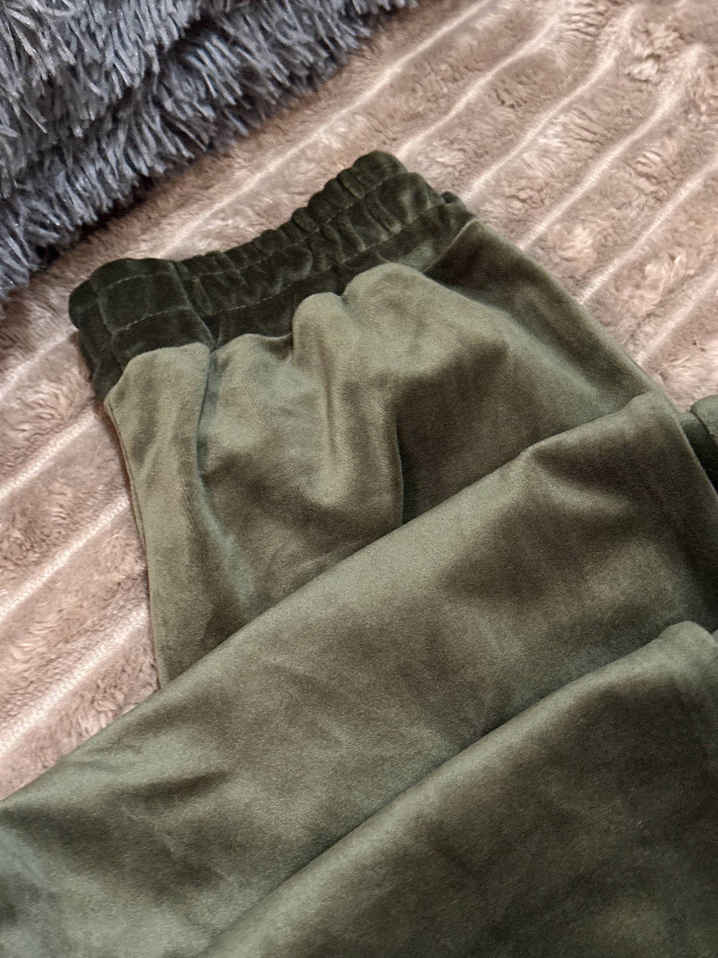 Velour Pajama Set “Cute” in Khaki