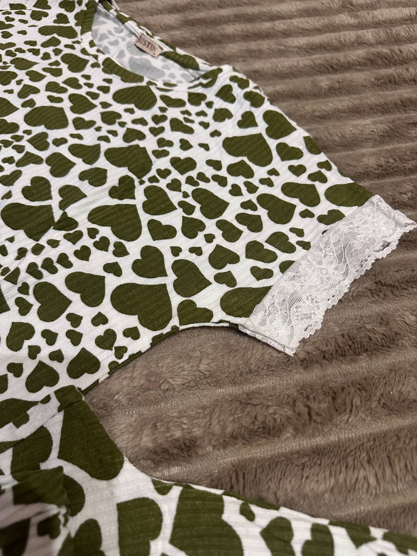 Women’s ribbed pajama set with lace – green hearts print, T-shirt and pants